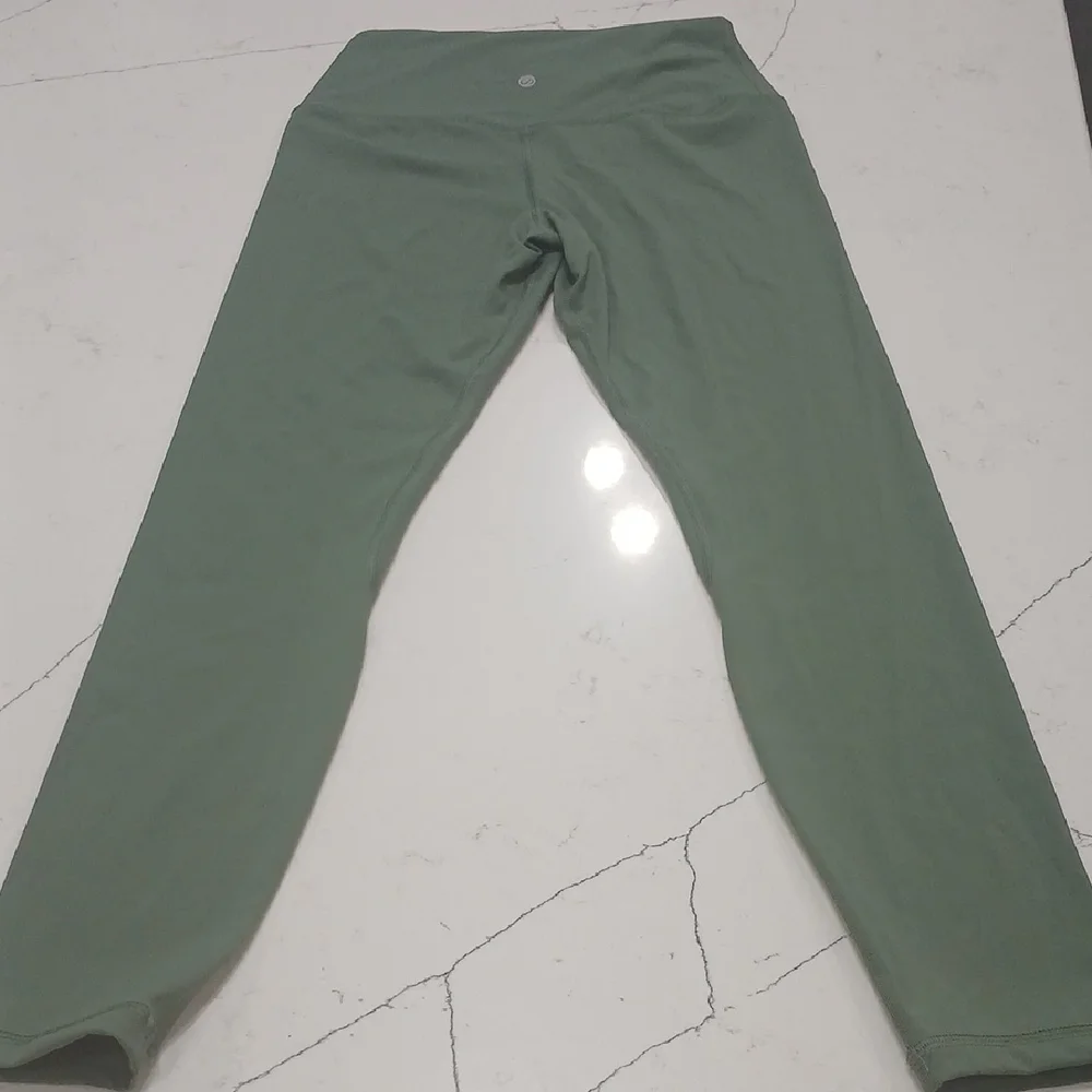 Green Activewear Set Gentle Used Sz Small - Picture 9 of 12